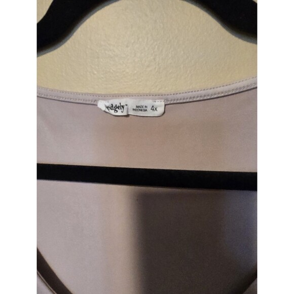 Edgely by Maurices Beige Size 4x Silky Soft V-neck Short Sleeve Top Shirt - Picture 3 of 5